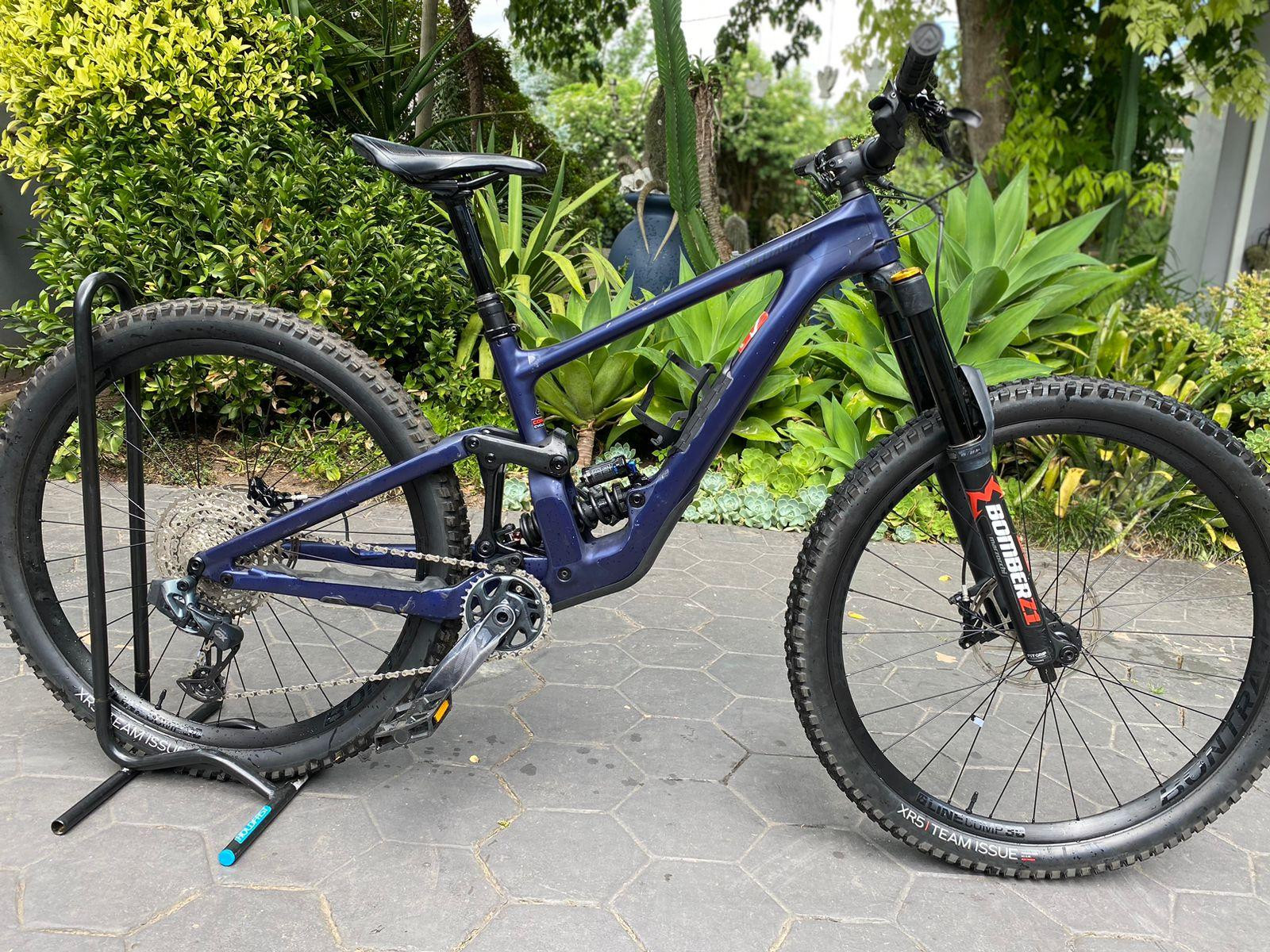 Specialized Enduro Price dropped(R75000) Dual Suspension Mountain