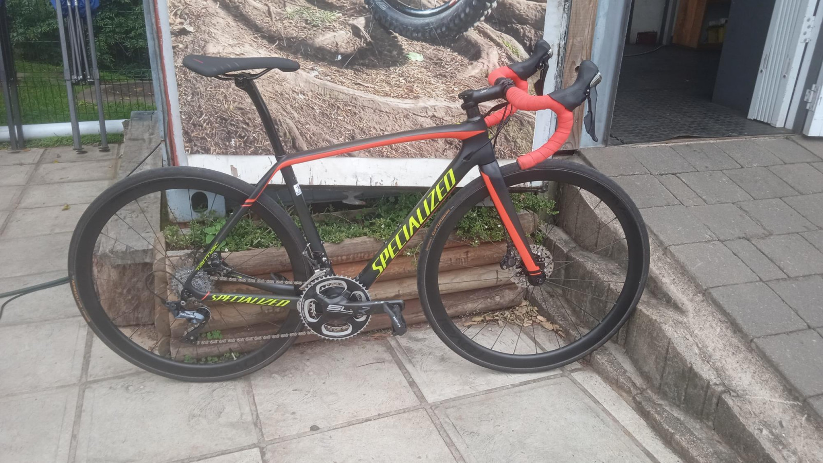 Specialized Tarmac ( Full carbon) roadbike | Road Bikes | Bike Hub