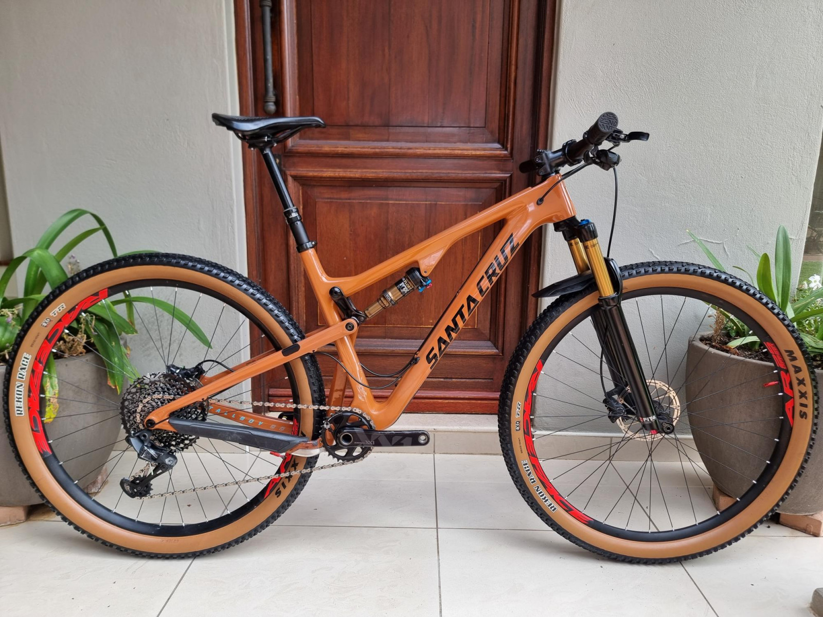 2019 Santa Cruz Tallboy Carbon 2019 Santa Cruz Tallboy Aluminum