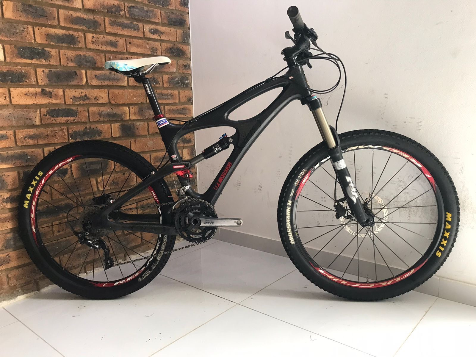 IBUS M Carbon Dual Suspension Mountain Bikes Bike Hub