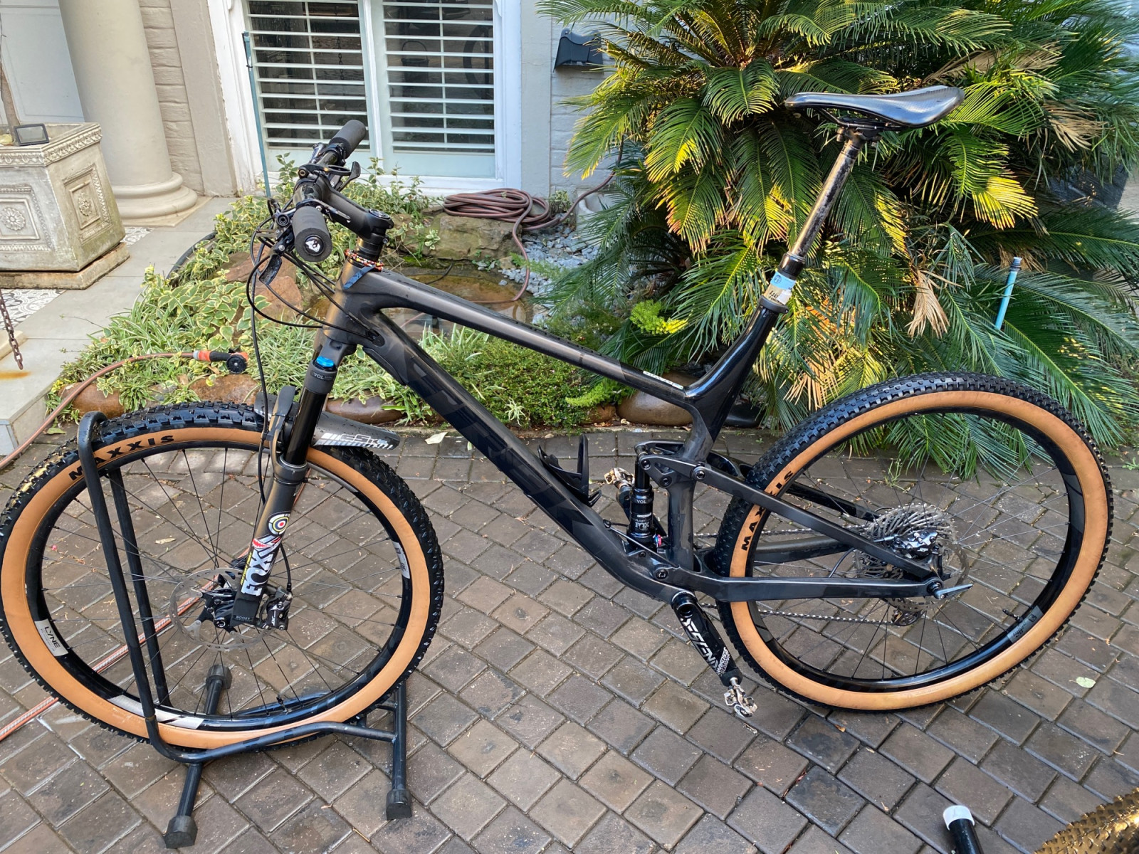 2020 Trek Top Fuel 9.8 XT (XXL) (Tyre change) Dual Suspension Mountain Bikes Bike Hub