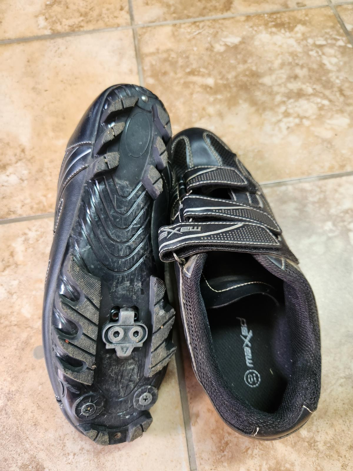 maxed running shoes ladies