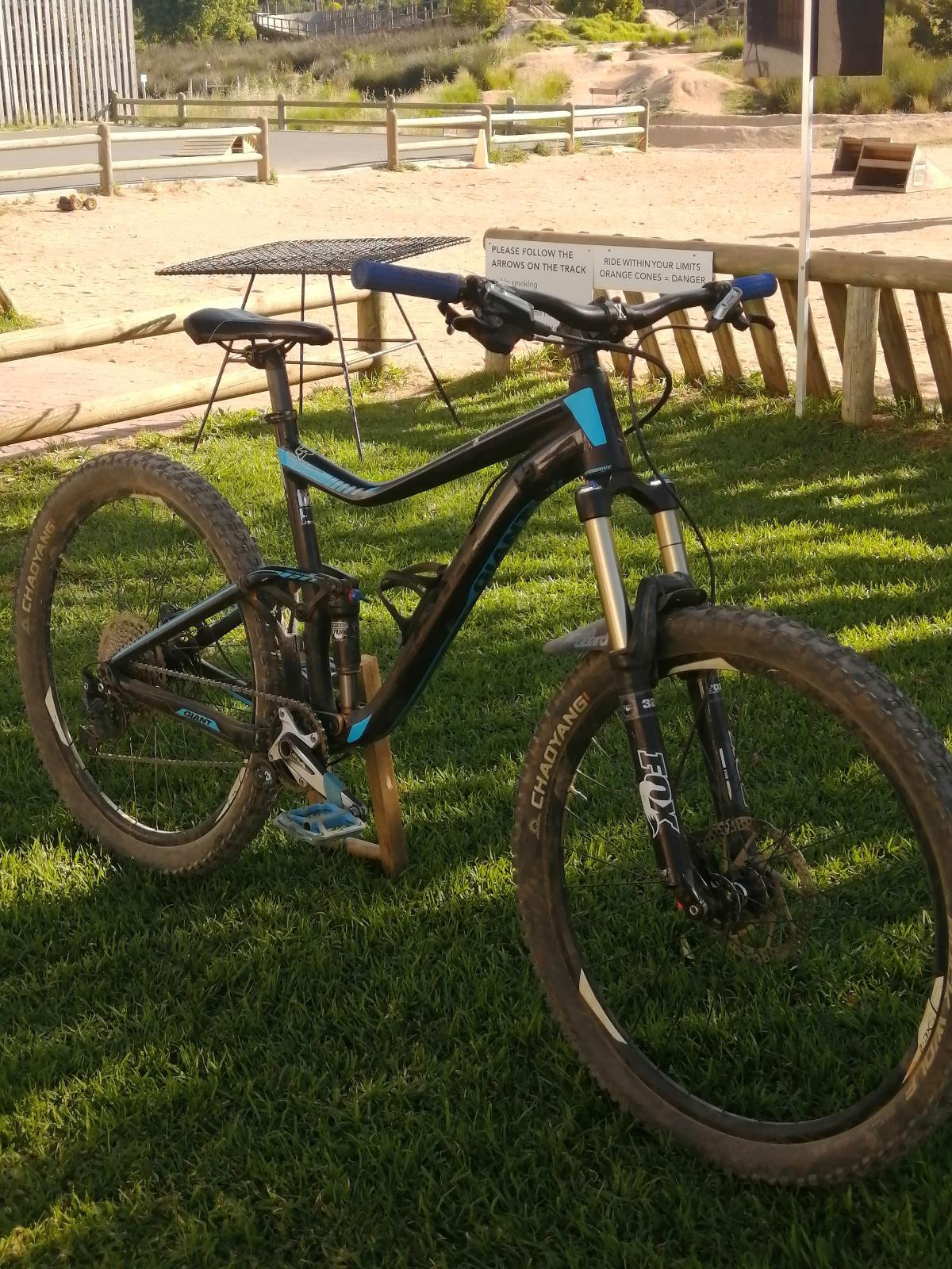 giant-trance-x2-dual-suspension-mountain-bikes-bike-hub