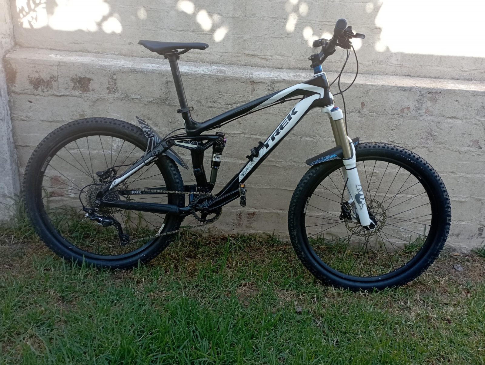 Trek Remedy carbon frame Dual Suspension Mountain Bikes