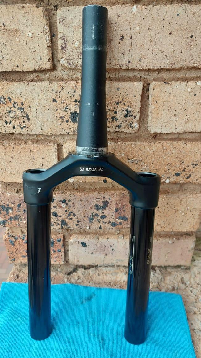 Rockshox Stanchion 100mm Travel BOOST Mountain Bike Forks Bike Hub