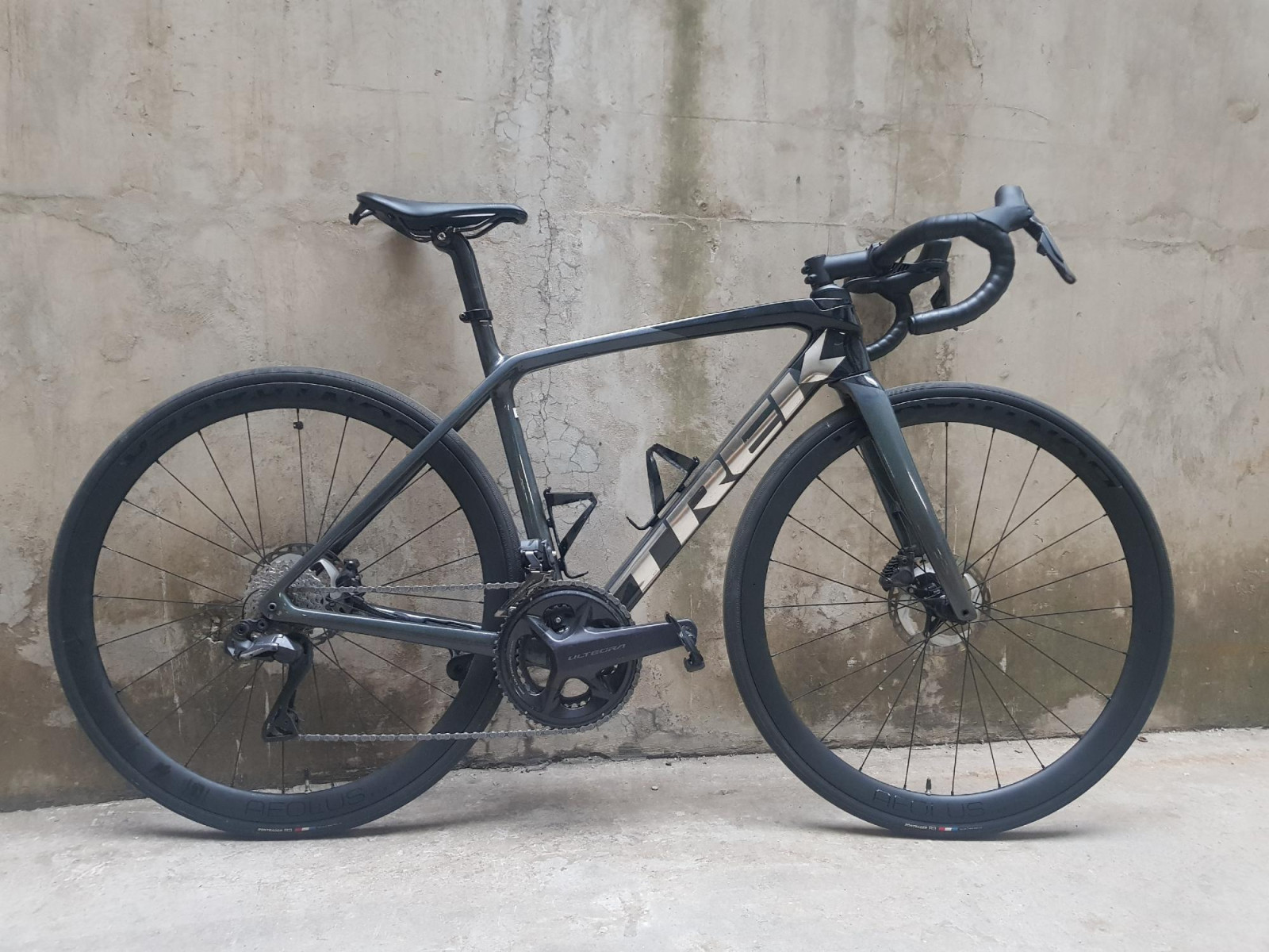 Trek Emonda SLR Disc Ultegra Di2 Road Bikes Bike Hub