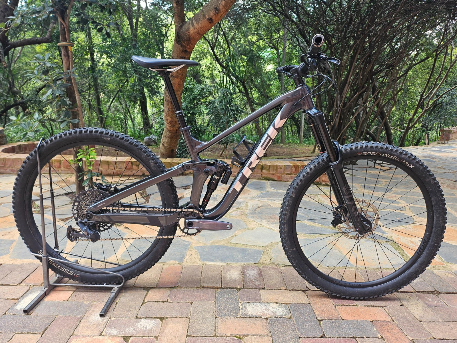 DEMO 2022 Trek Slash MEDIUM Gen Lithium Grey Dual