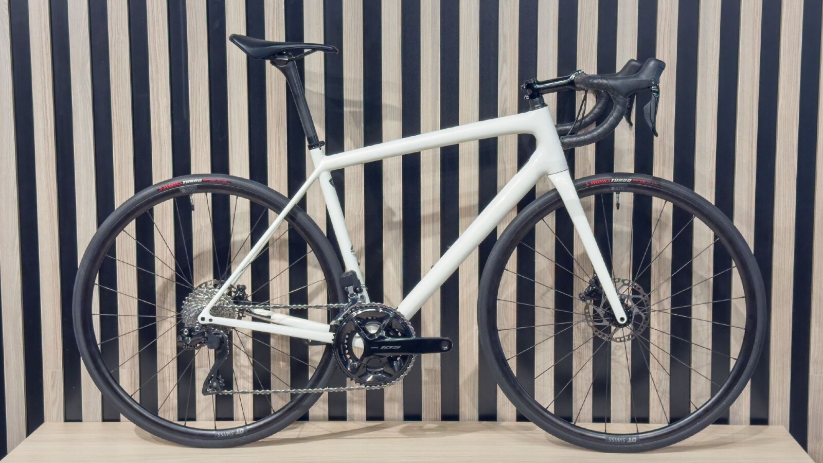 56 cm Aethos Comp - Shimano 105 Di2 | Road Bikes | Bike Hub