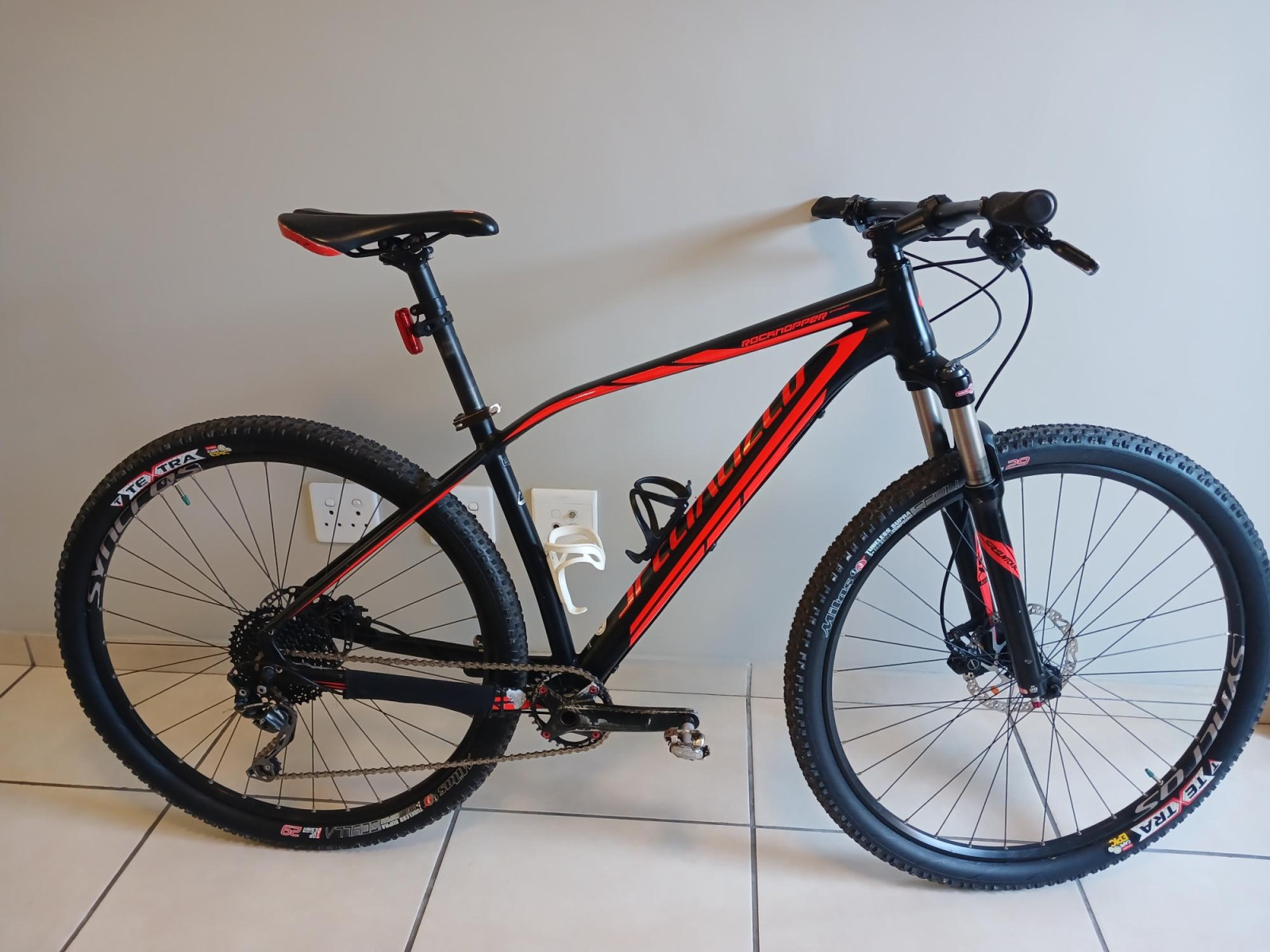 Specialized Rockhopper Expert Hardtail Mountain Bikes Bike Hub