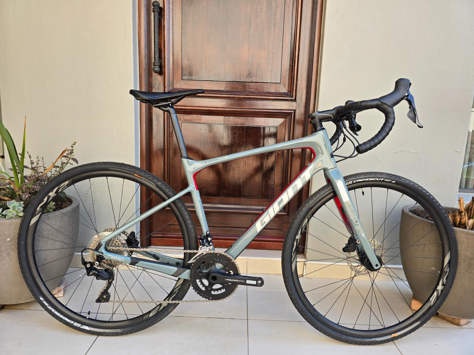 GIANT REVOLT ADVANCED (M) **SOLD** Gravel Bikes Bike Hub