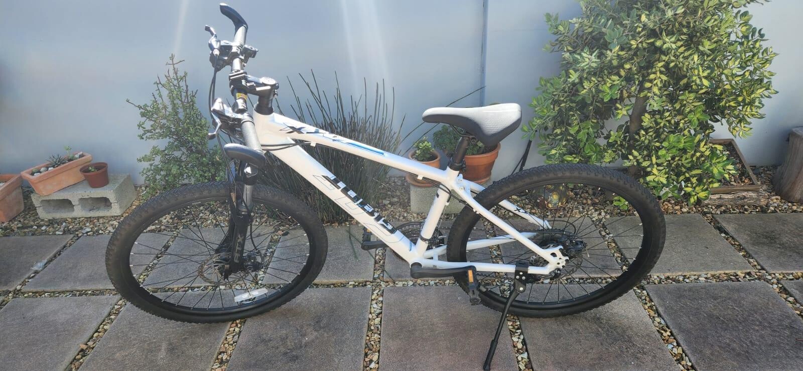 Giant ATX 660 40cm Hardtail Mountain Bikes Bike Hub