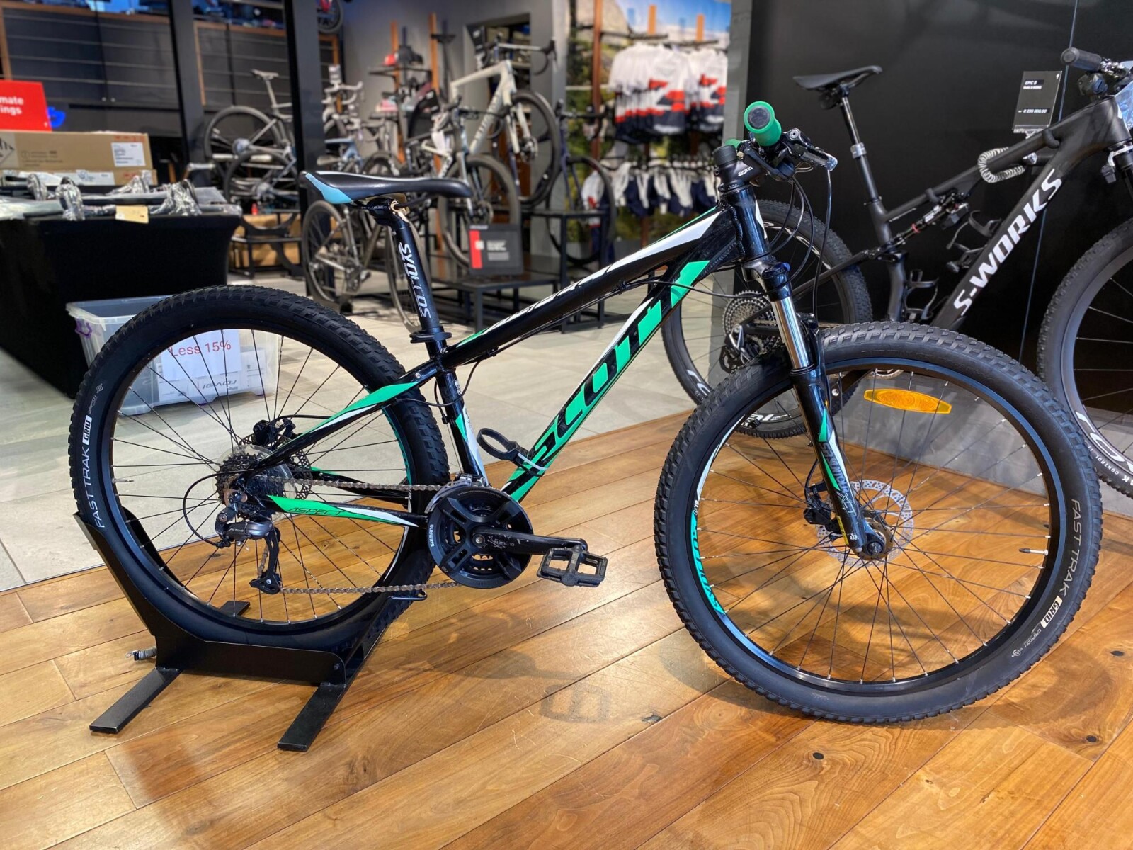 Aspect 770 Scott Mountain Bike Green And Black Wallpaper Scott