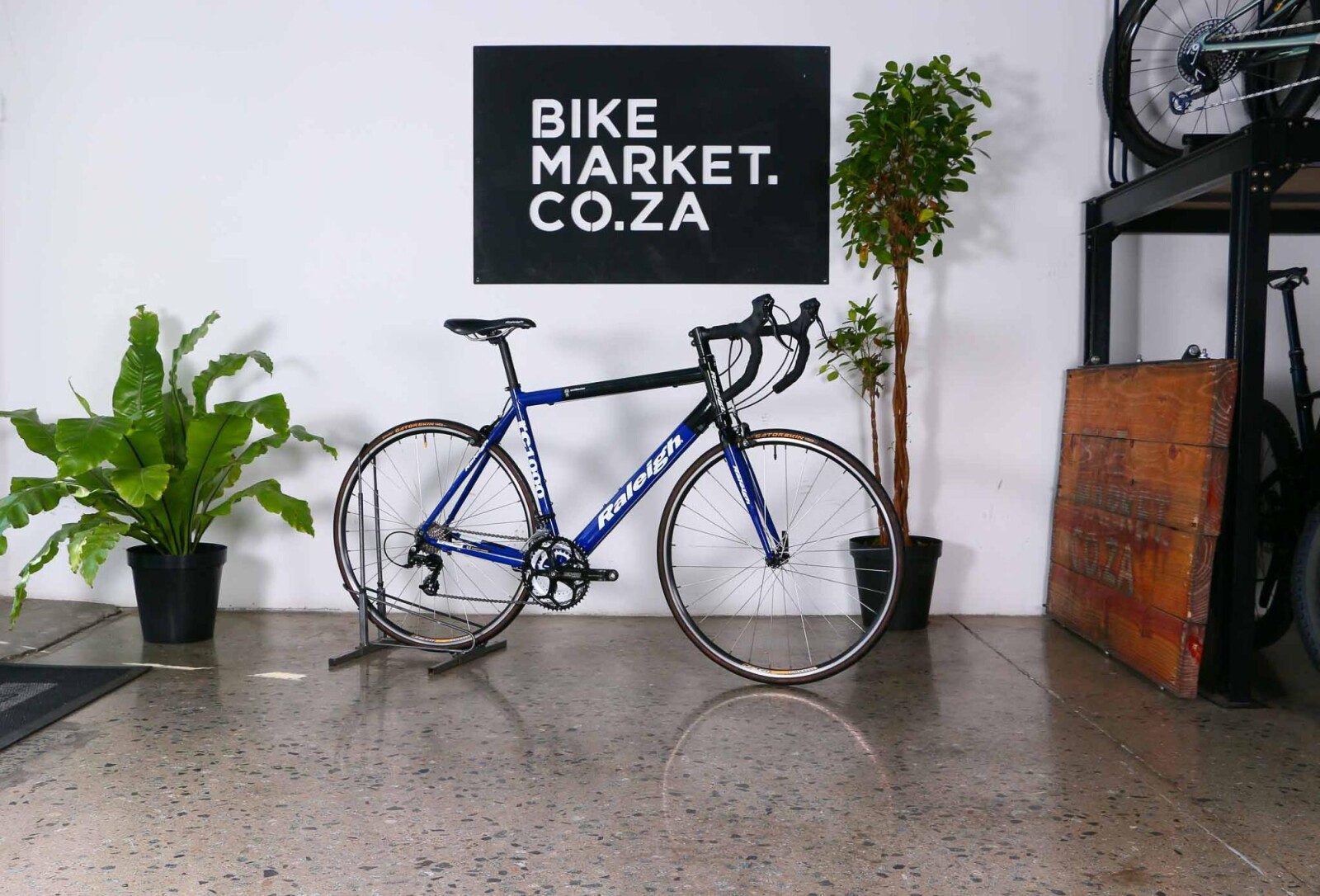 Pre-Owned Raleigh RC1000 (54cm) BM9668 (2007) Road Bikes Bike Hub