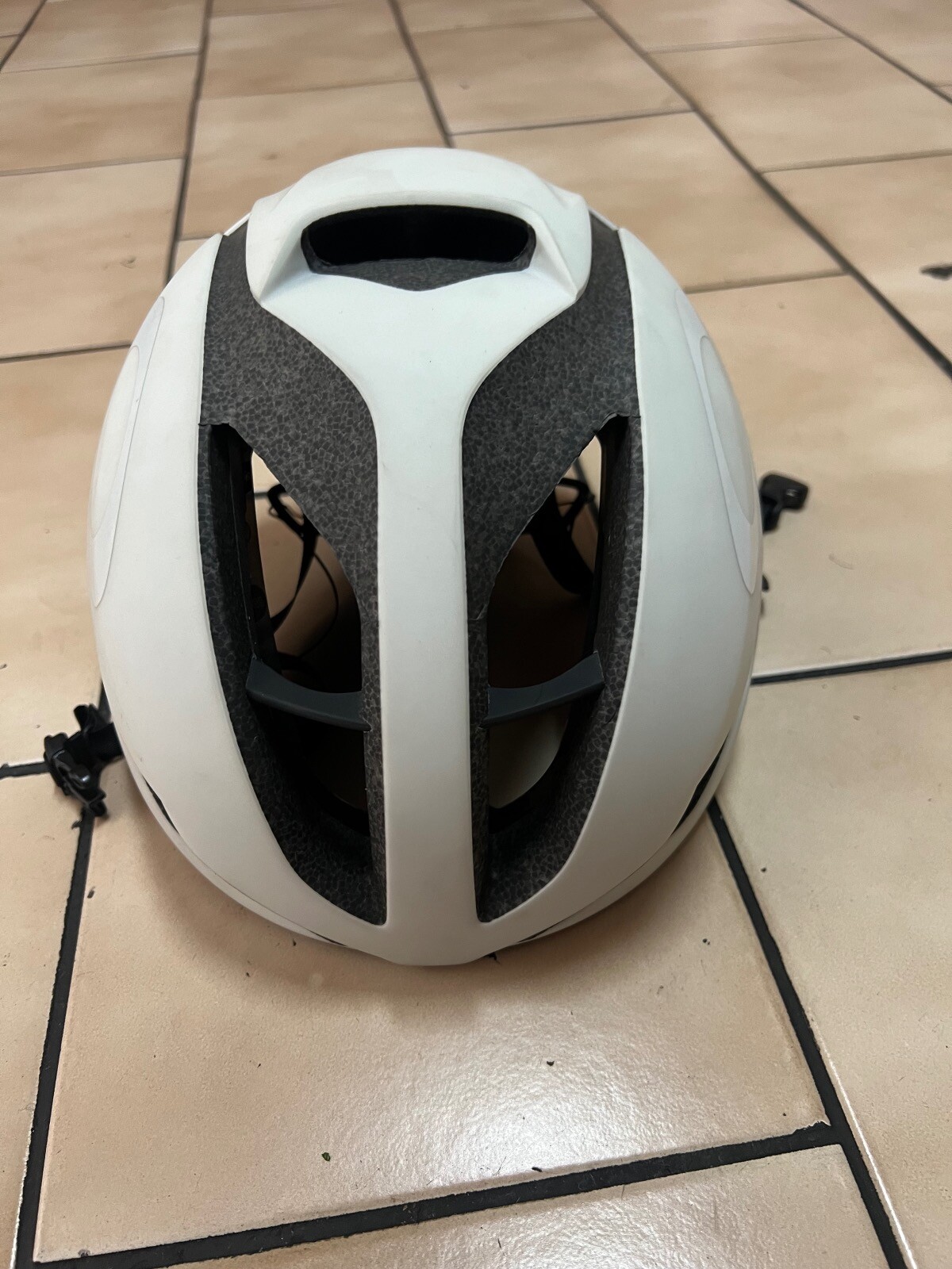 PRICE DROP Oakley Aro5 White X Large 58cm-62cm Helmets Bike Hub