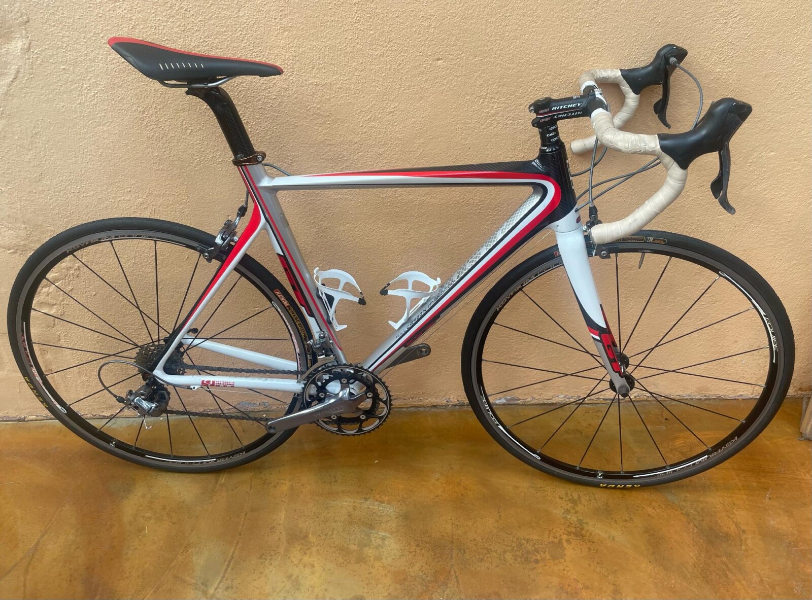 GT 2009 GT Carbon EXPERT Full Carbon Monocoque Road Bikes Bike Hub