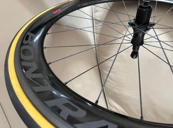 Bontrager Aeolus XXX 6 TLR Clincher 前輪のみ Bontrager Bontrager Aeolus XXX 6 TLR Clincher 前輪のみ Bontrager