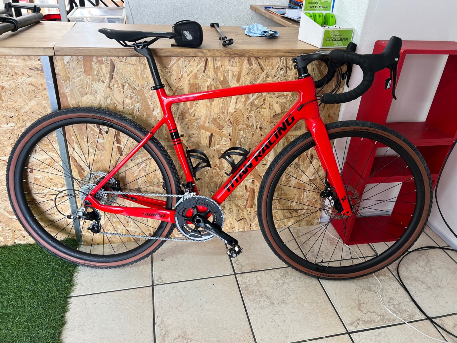 Custom Titan Switch Carbon Elite Gravel Bikes Bike Hub