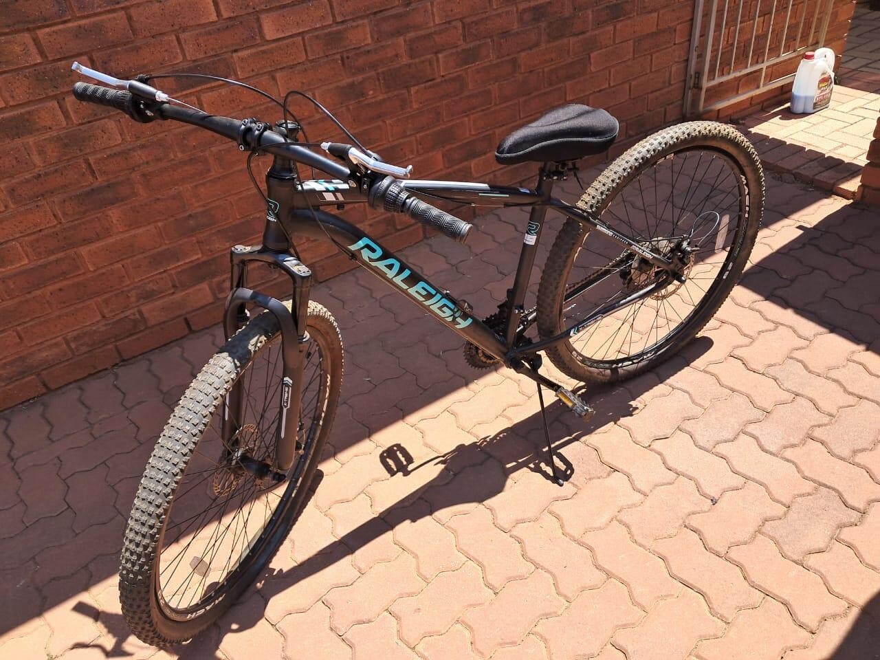 Mountain Bike for sale R5000 Dual Suspension Mountain Bikes