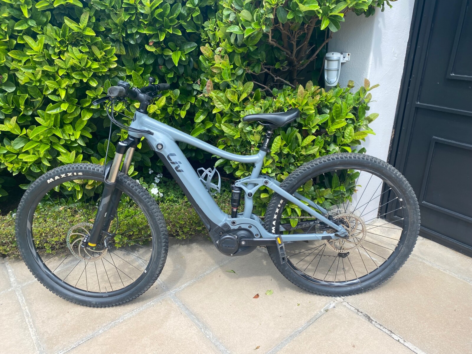 Giant LIV E-bike | Dual Suspension Mountain E-Bikes | Bike Hub