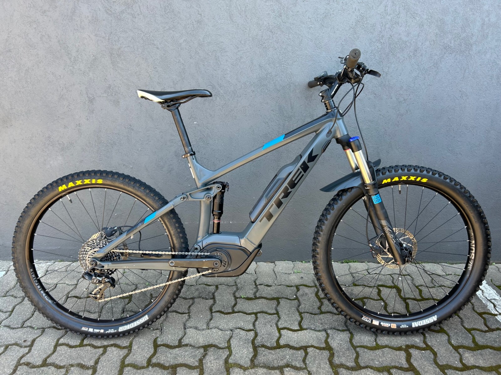 2018 Trek Powerfly 5 Medium Dual Suspension Mountain EBikes Bike Hub