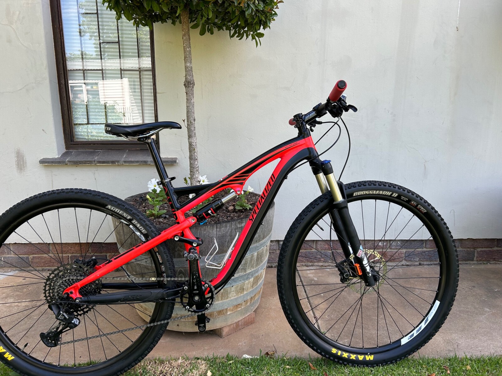 2012 Specialized Camber Comp Dual Suspension Mountain Bikes