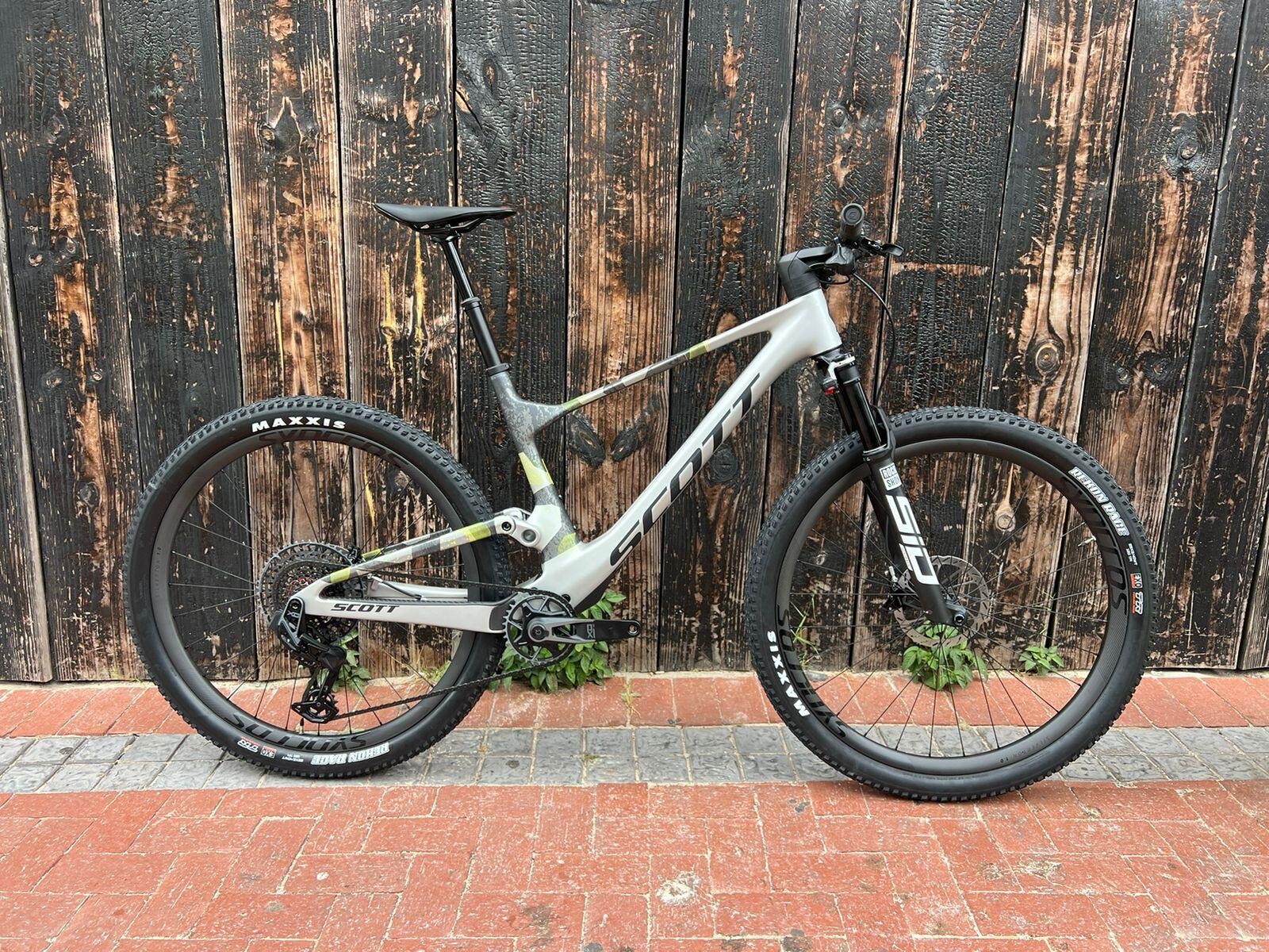 2025 Scott Spark RC World Cup Flight Attendant | Dual Suspension