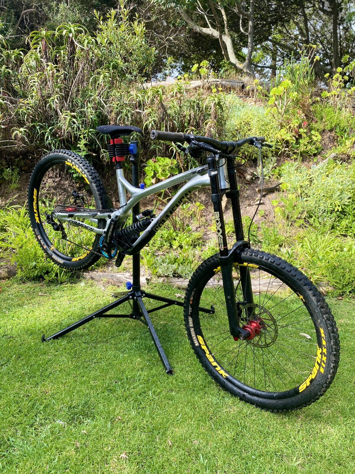 Supreme V4 Commencal Downhill Bike Commencal Supreme V4 Downhill