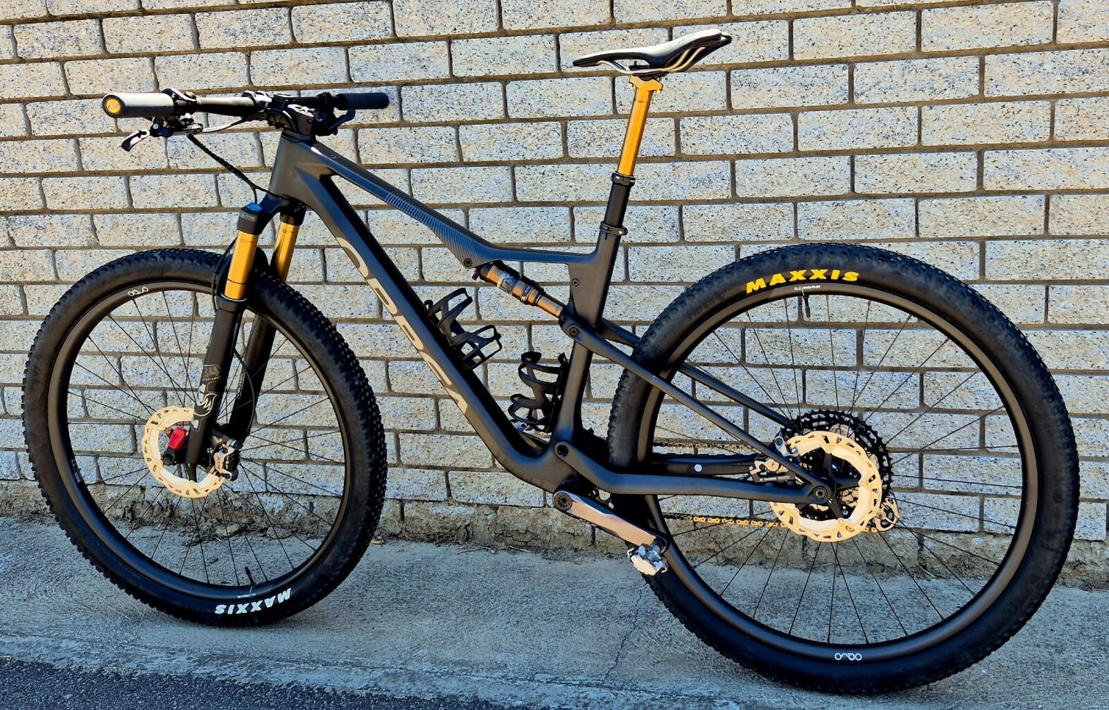 Orbea Oiz M-Team XTR | Dual Suspension Mountain Bikes | Bike Hub