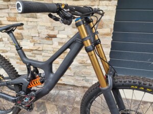 【SANTACRUZ V10 7 超美品！】※配送対応しました！ Santa Cruz v10 7 CC | Downhill Bikes | Bike Hub