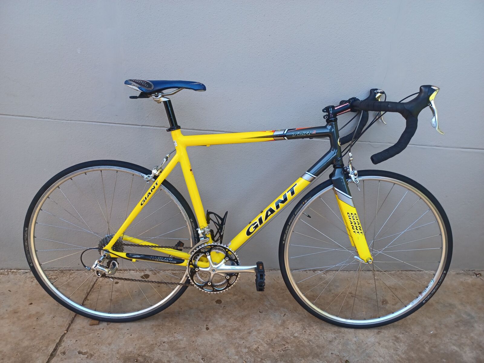 Giant TCR 2 compact road bike 55.5 cm -large | Road Bikes | Bike Hub Giant TCR 2 compact road bike 55.5 cm -large | Road Bikes | Bike Hub