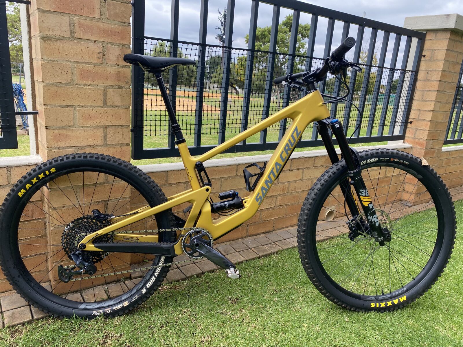 Cruz Bronson 2020 Santa Cruz Nomad Santa Cruz Bronson Carbon C GX