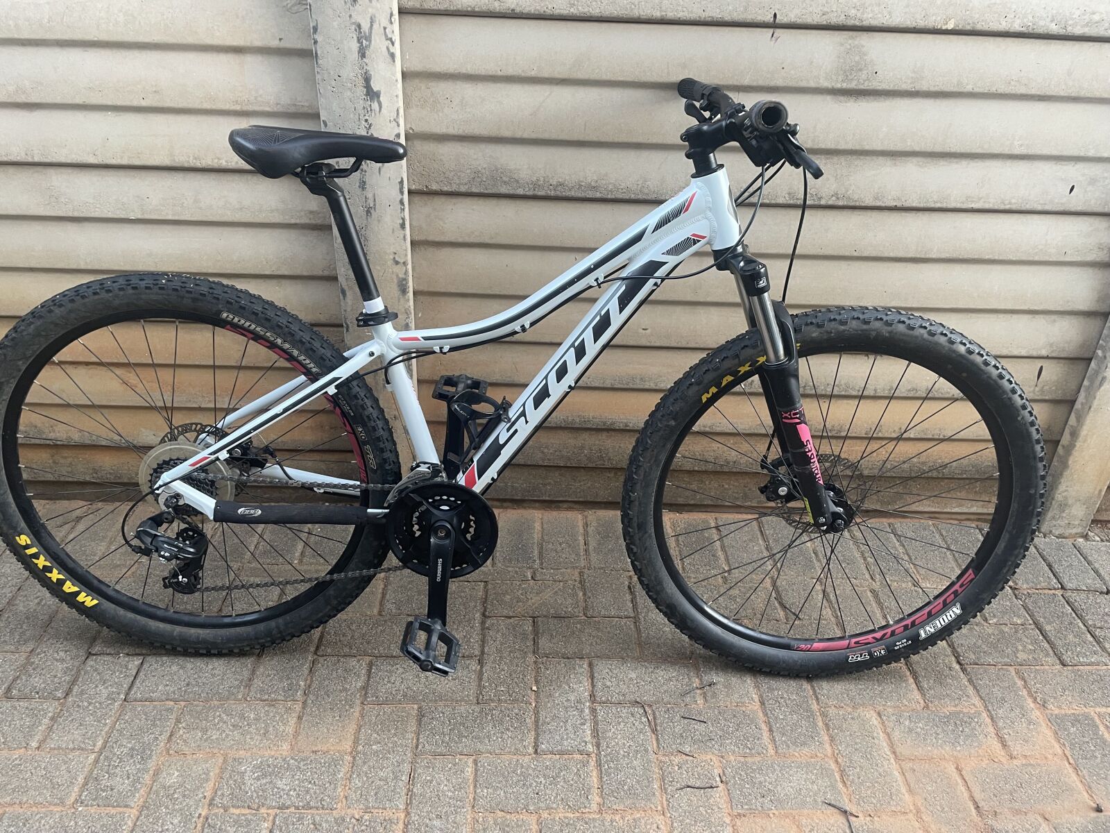 Scott Contessa 745 (S) Hardtail Mountain Bikes Bike Hub