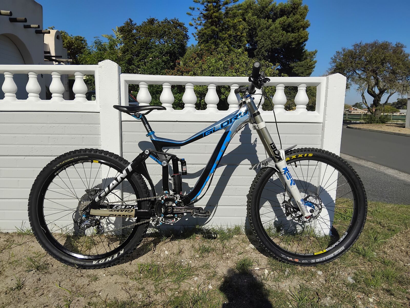 Giant Glory 2012 | Downhill Bikes | Bike Hub