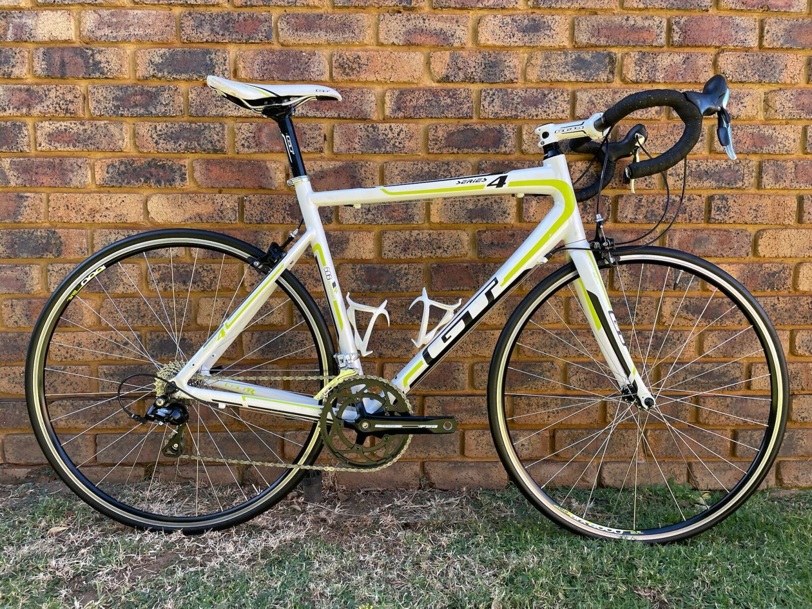 GT Series 4 Road Bike | Road Bikes | Bike Hub