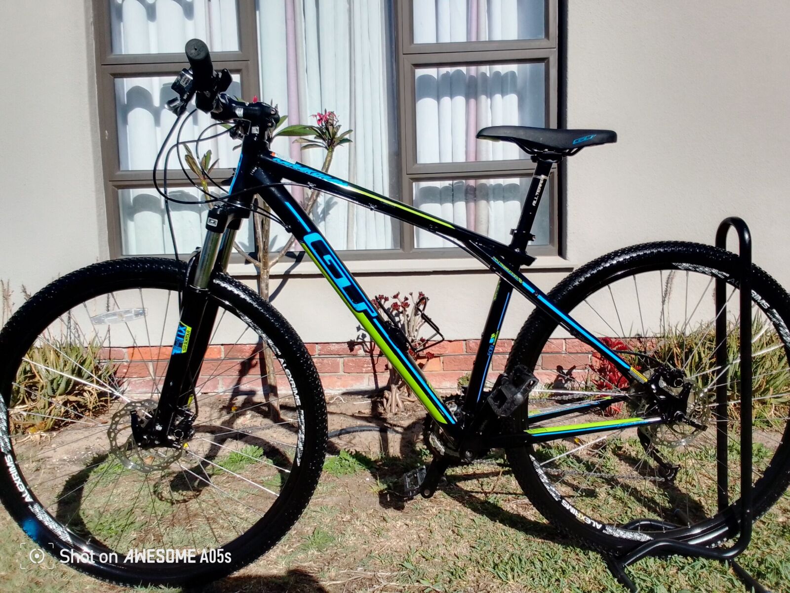 Gt Karakoram Mountain Bike GT Karakoram Comp Mountain Bike, Model 2014