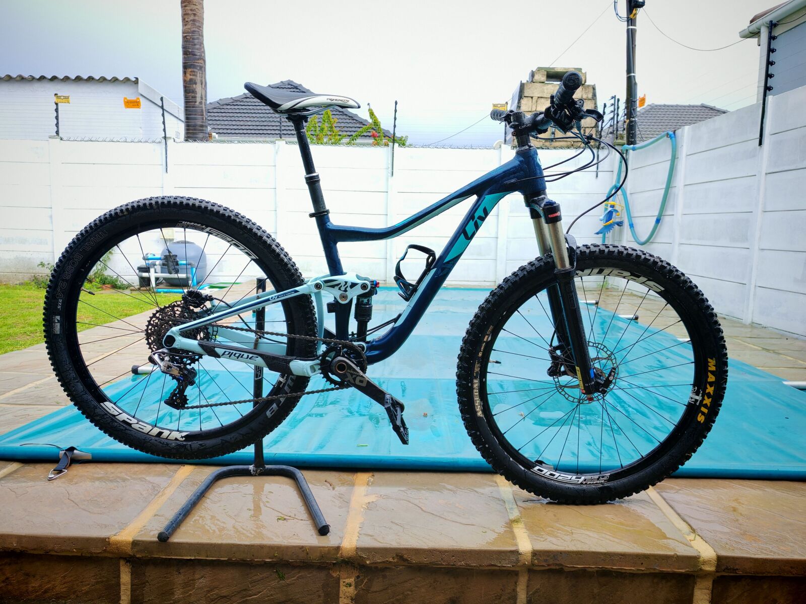 Giant Pique Liv 27.5 | Dual Suspension Mountain Bikes | Bike Hub