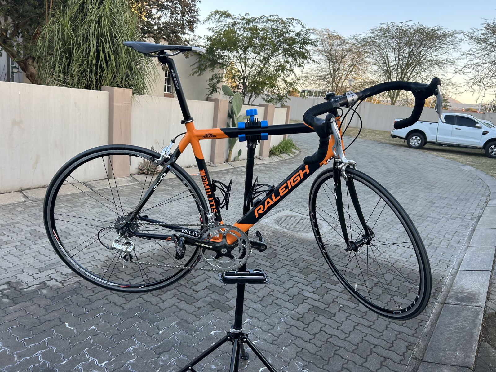 Raleigh (neg) | Road Bikes | Bike Hub