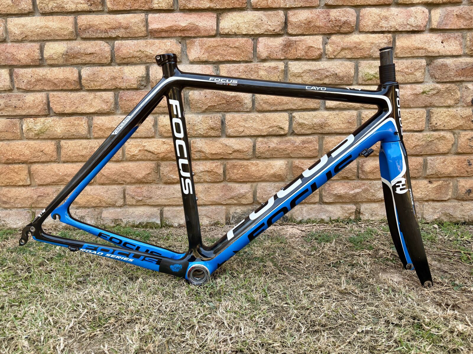 FOCUS CAYO 2014 フレームセット　Sサイズ黒/グレー シマノBB FOCUS CAYO 2014 フレームセット Sサイズ黒/グレー シマノBB