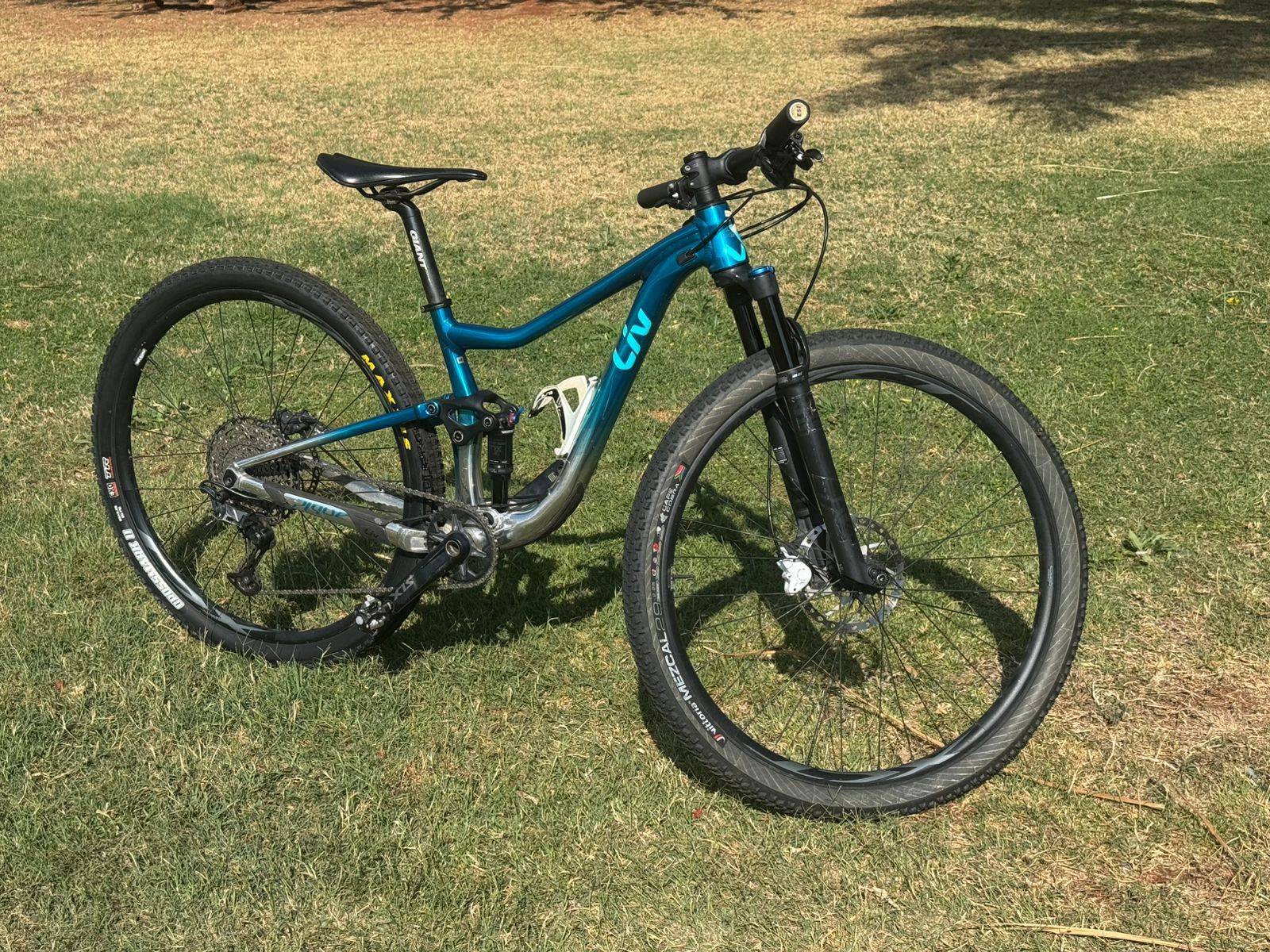 Giant Live Pique (XS) 2020 29er Dual Suspension Mountain Bikes