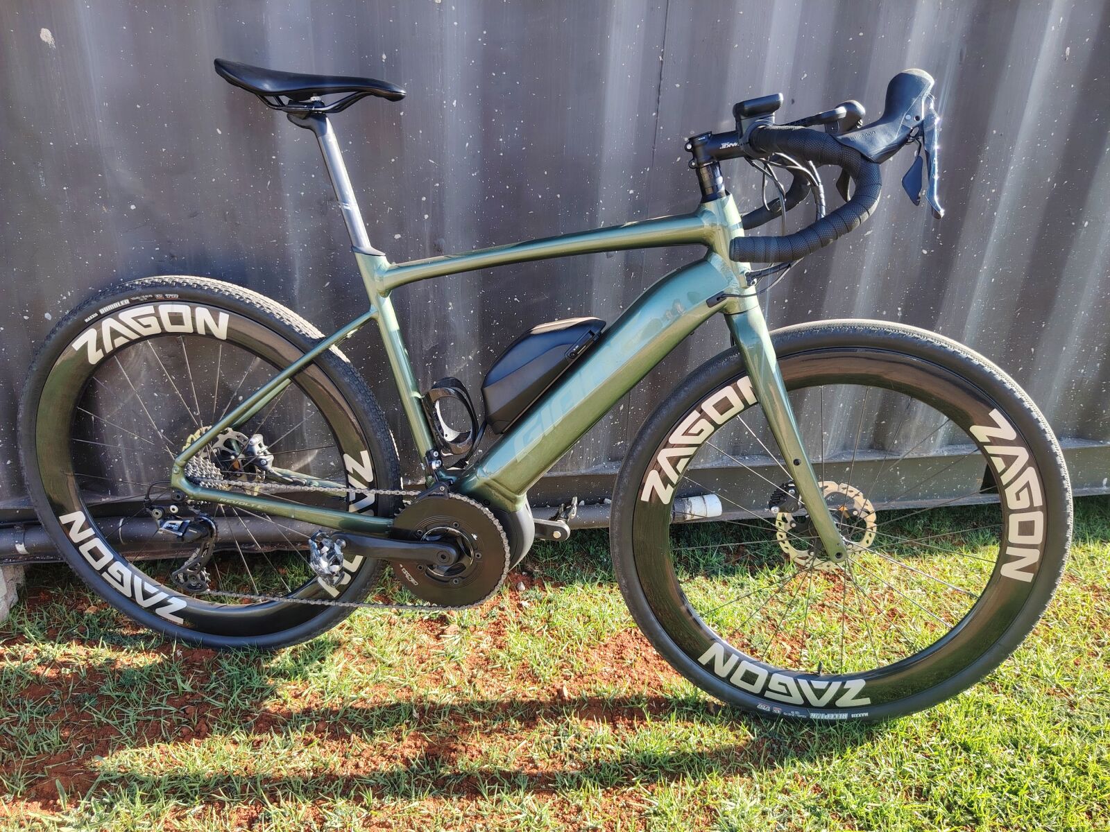 Bike Giant Gravel Ebikes Giant Revolt E+ XT Di2 2024 Gravel