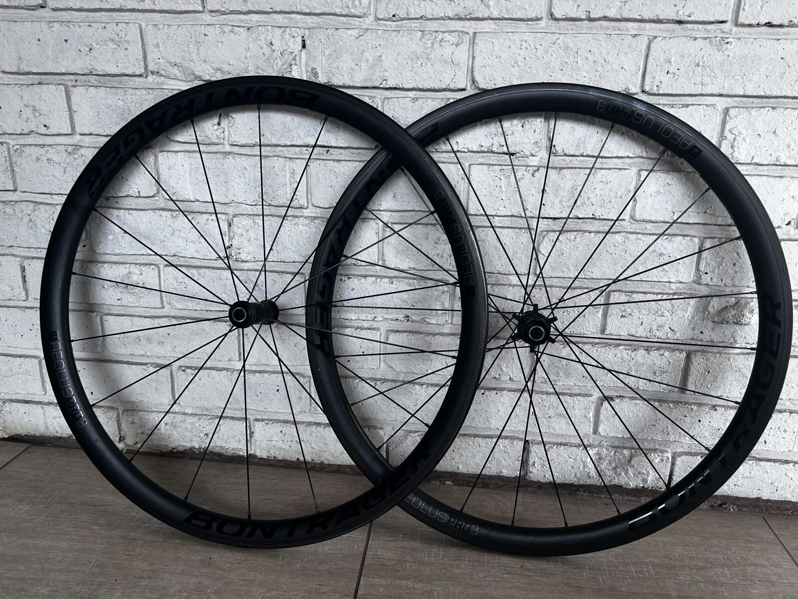 Bontrager Aeolus Pro tlr Carbon wheels Road Bike Wheels Bike Hub