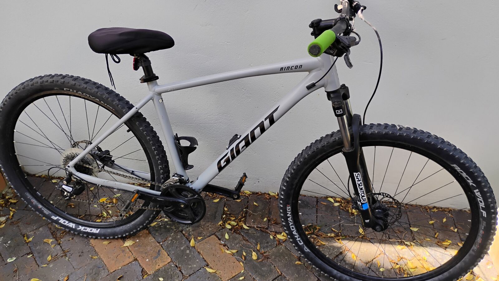 Aluminum Hardtail Giant Rincon 21 Speed Mountain Bike GIANT RINCON 26ER XL  FRAME MOUNTAIN BIKE Hardtail Mountain Bikes