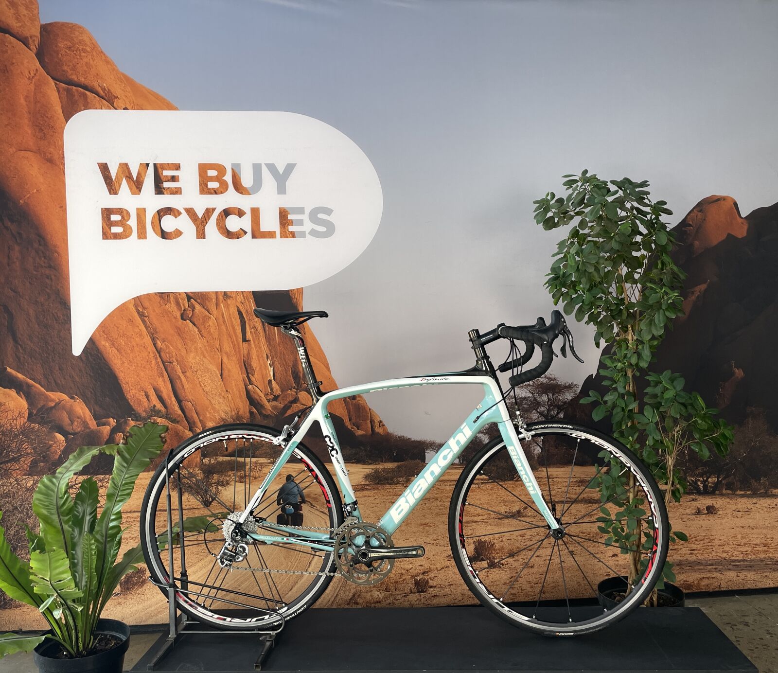 Pre-Owned Bianchi Coast Infinito (57cm) BMS47 Road Bikes Bike Hub