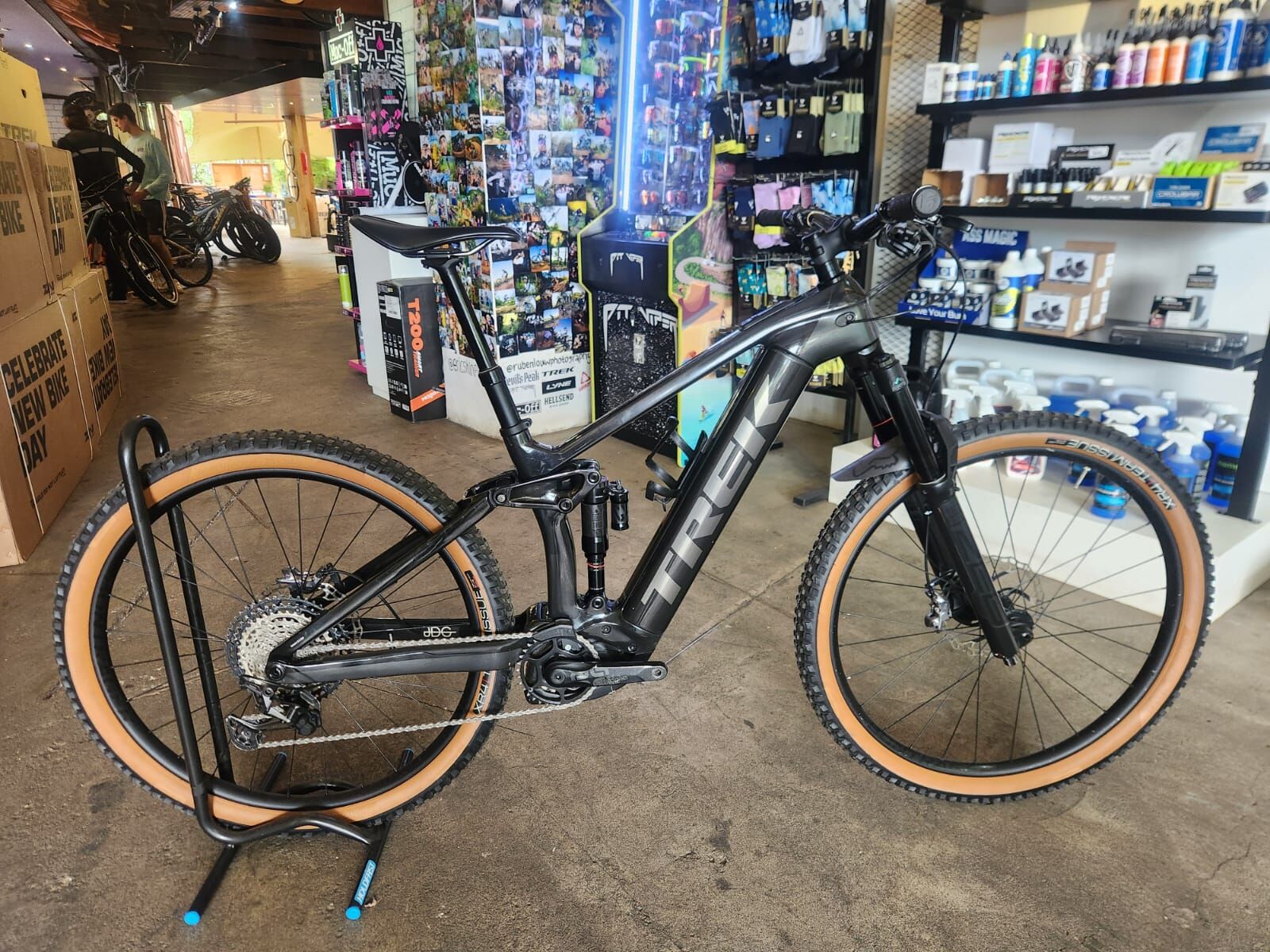 Trek Rail XT Gen Dual Suspension Mountain E-Bikes Bike Hub