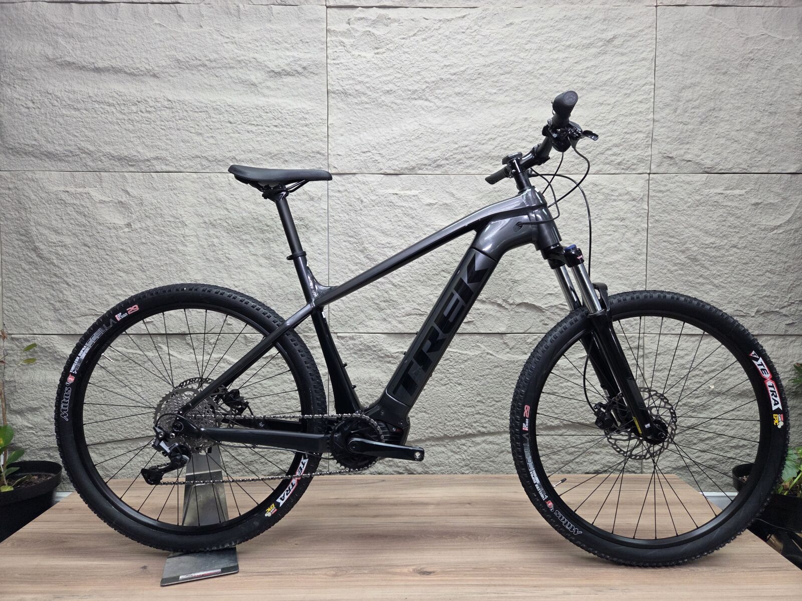 TREK POWERFLY (XL) **73Km-500Wh** Hardtail Mountain E-Bikes