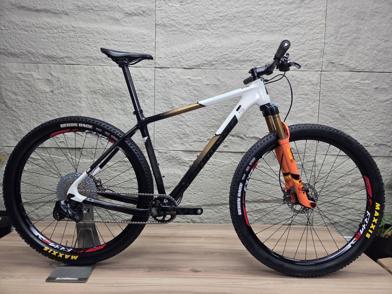 MOMSEN SL729 (L) **SOLD* | Hardtail Mountain Bikes | Bike Hub