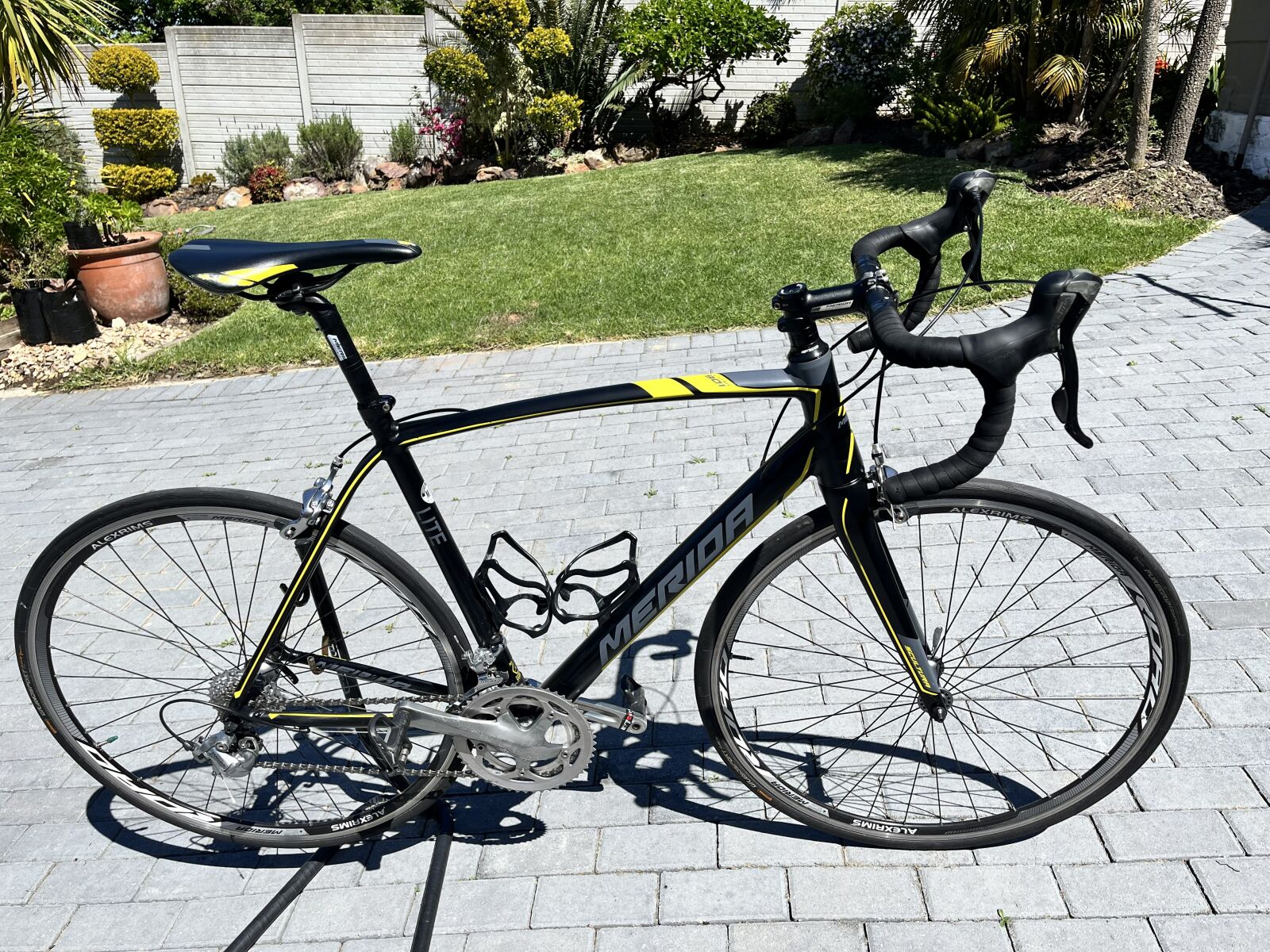 Merida Scultura 901 Lite | Road Bikes | Bike Hub