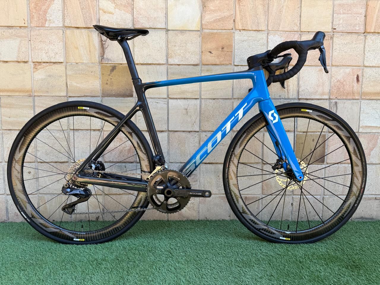 Scott Addict RC (7.6 kg) Large 56cm | Road Bikes | Bike Hub