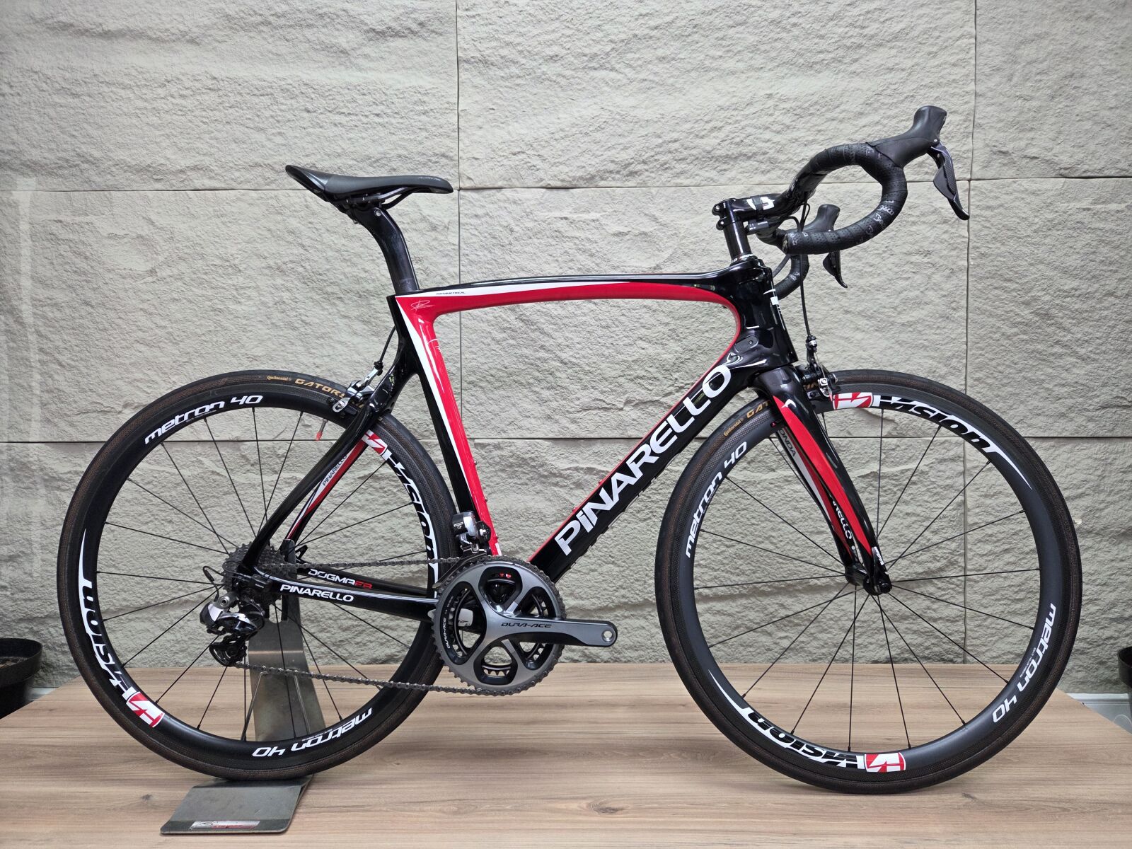 PINARELLO DOGMA F8 (57cm) **Carbon+Wheels-Di2** | Road Bikes PINARELLO DOGMA F8 (57cm) **Carbon+Wheels-Di2** | Road Bikes