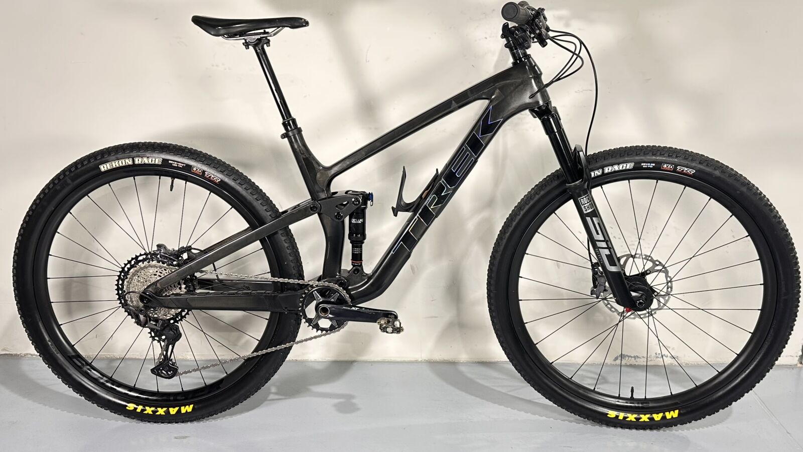 BRUNT Heaven and Earth ブラックused Trek Top Fuel 9.8, carbon wheels, dropper, XT | Dual Suspension